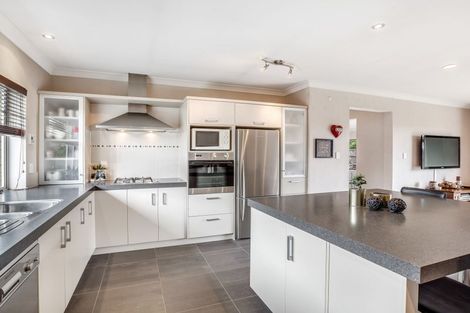 Photo of property in 34 Stranraer Crescent, Wattle Downs, Auckland, 2103