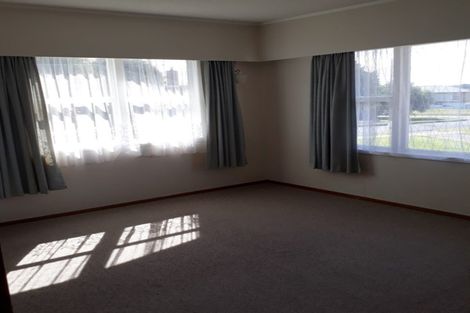 Photo of property in 12 Norfolk Rise, Waiuku, 2123