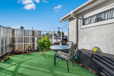 Photo of property in 1/20 Takutai Avenue, Bucklands Beach, Auckland, 2012