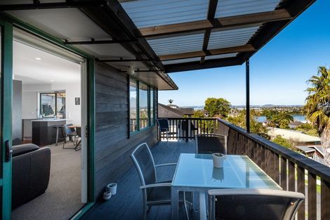 Photo of property in 8a Worthington Place, West Harbour, Auckland, 0618