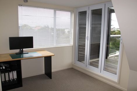 Photo of property in 1/15 Wilding Avenue, Northcote Point, Auckland, 0627