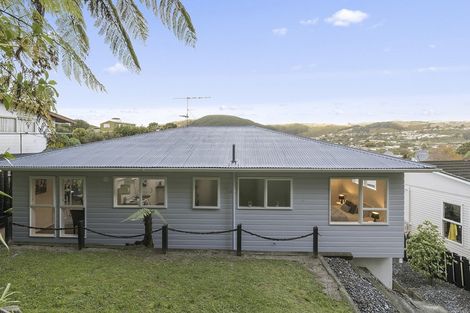 Photo of property in 5 Turriff Crescent, Tawa, Wellington, 5028