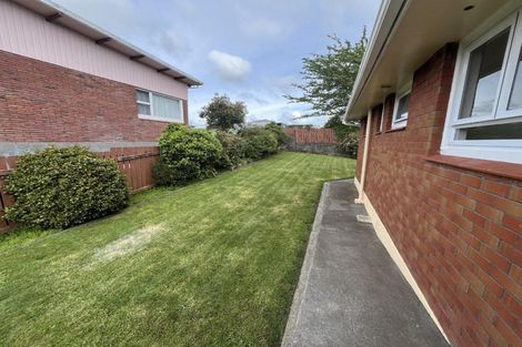 Photo of property in 11 Cumberland Street, Merrilands, New Plymouth, 4312