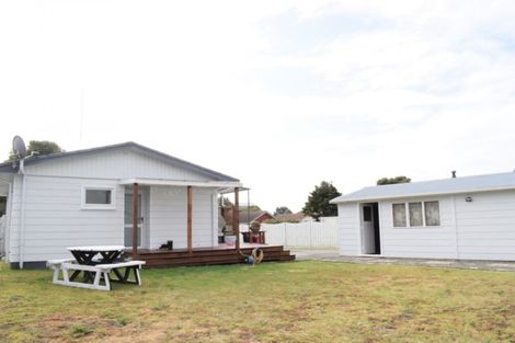 Photo of property in 52 Norfolk Crescent, Otaki Beach, Otaki, 5512