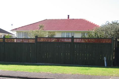 Photo of property in 35 Durham Street, Te Atatu Peninsula, Auckland, 0610