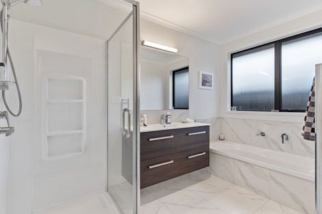 Photo of property in 68 Pakanga Grove, Pyes Pa, Tauranga, 3112