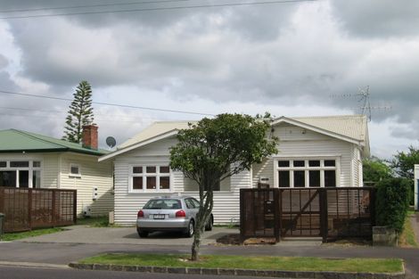 Photo of property in 36 Tui Street, Point Chevalier, Auckland, 1022
