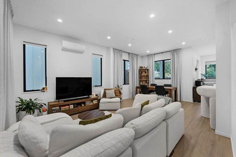 Photo of property in 2 Fields Road, Manurewa, Auckland, 2102