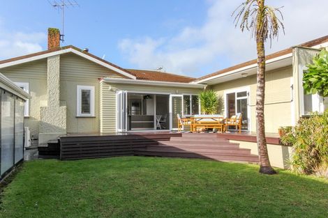 Photo of property in 28 Beach Street, Fitzroy, New Plymouth, 4312