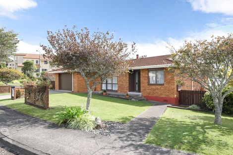 Photo of property in 2 Caledonia Place, Highlands Park, New Plymouth, 4312