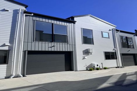 Photo of property in 2b Garner Place, Glenfield, Auckland, 0629