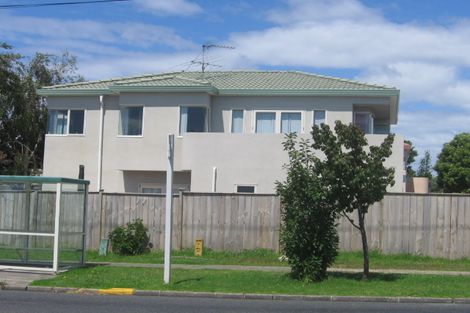 Photo of property in 2/2 Raleigh Road, Northcote, Auckland, 0627