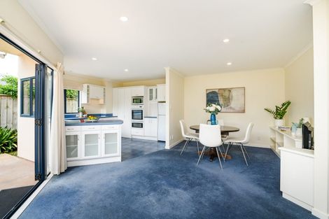 Photo of property in 16 Cloake Way, Palmerston North, 4414