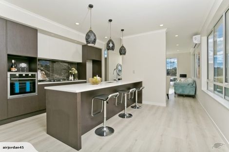 Photo of property in 12 Barrique Road, Kumeu, 0810