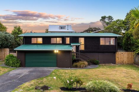 Photo of property in 8 Chardon Place, Henderson, Auckland, 0612