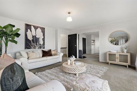 Photo of property in 44 Wynyard Crescent, Fernhill, Queenstown, 9300