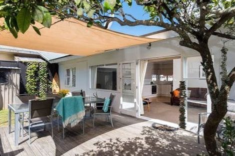 Photo of property in 42a The Esplanade, Eastern Beach, Auckland, 2012