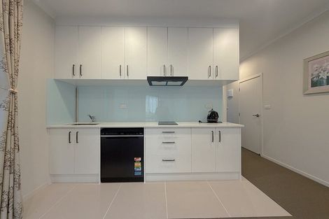 Photo of property in 7 Northcross Drive, Oteha, Auckland, 0630