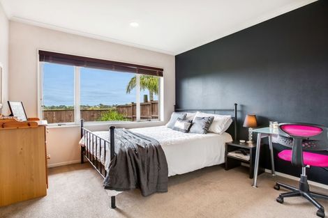 Photo of property in 34 Stranraer Crescent, Wattle Downs, Auckland, 2103