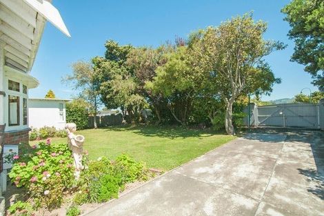 Photo of property in 24 Ludlam Crescent, Woburn, Lower Hutt, 5010