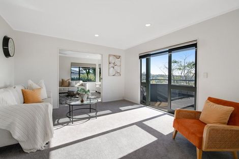 Photo of property in 10 Goldfinch Rise, Unsworth Heights, Auckland, 0632