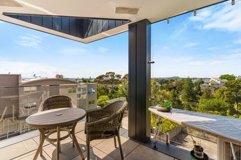 Photo of property in 6/270 Onewa Road, Birkenhead, Auckland, 0626