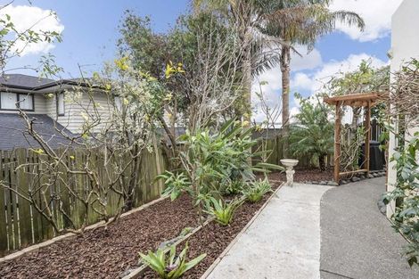 Photo of property in 9 Lorikeet Place, Unsworth Heights, Auckland, 0632