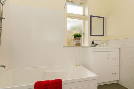 Photo of property in 92 Wallace Street, Mount Cook, Wellington, 6021