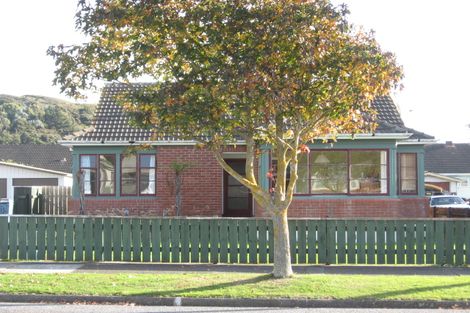 Photo of property in 15 Shearer Crescent, Naenae, Lower Hutt, 5011