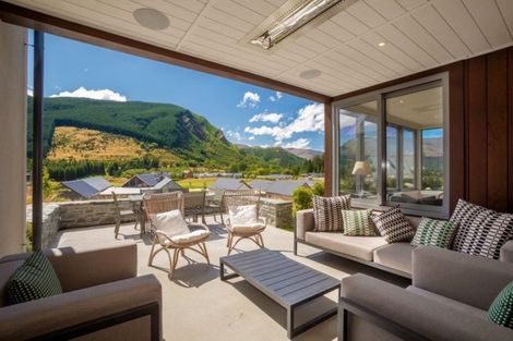 Photo of property in 2 Ogilvie Lane, Arrowtown, 9371