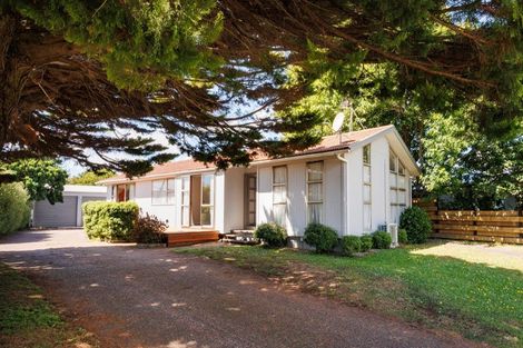 Photo of property in 3 Escort Grove, Awapuni, Palmerston North, 4412