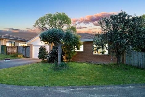 Photo of property in 17 Greenberry Drive, Ranui, Auckland, 0612