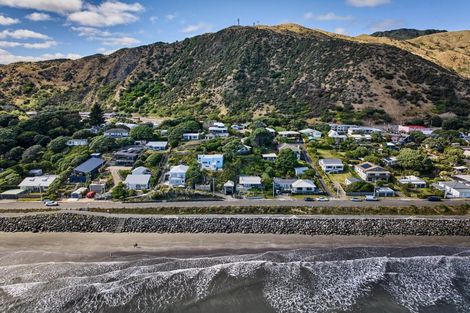 Photo of property in 13 The Parade, Paekakariki, 5034