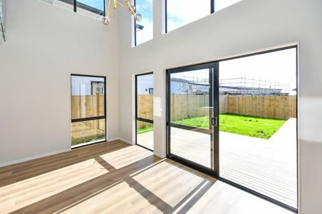 Photo of property in 8 Korowhiti Road, Clarks Beach, 2122