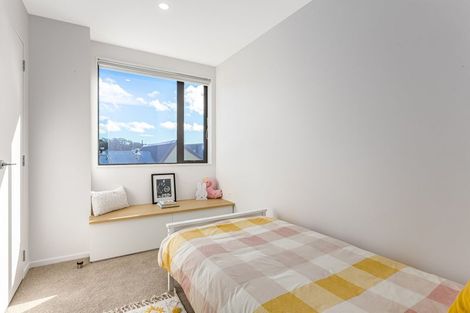 Photo of property in 2 Tiratu Rise, Whitby, 5024