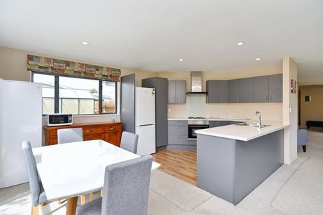 Photo of property in 27 Coolspring Way, Redwood, Christchurch, 8051