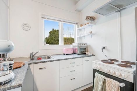 Photo of property in 1305 Whangaparaoa Road, Army Bay, Whangaparaoa, 0930