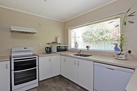 Photo of property in 2/1003 Caroline Road, Mayfair, Hastings, 4122