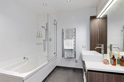 Photo of property in Patent 326 Apartments, 504s/326 Evans Bay Parade, Hataitai, Wellington, 6021