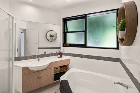 Photo of property in 1 Goddard Grove, Churton Park, Wellington, 6037