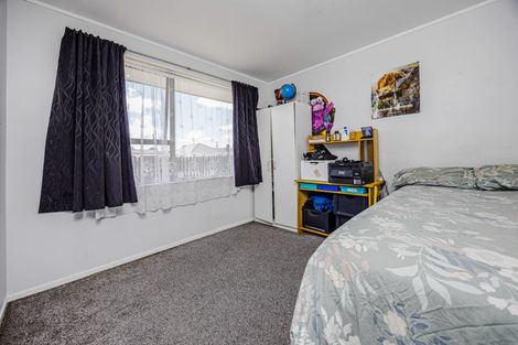 Photo of property in 2/2 Resolute Way, Papakura, 2110