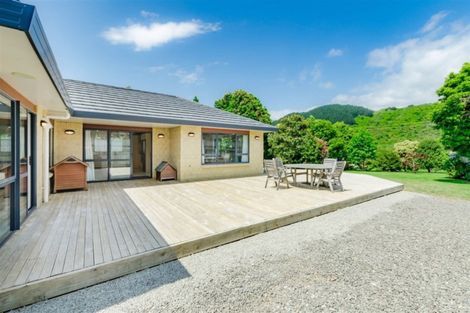 Photo of property in 44 Awatea Avenue, Paraparaumu, 5032