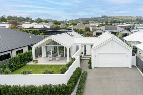 Photo of property in 25 Grooby Place, Havelock North, 4130