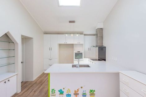 Photo of property in 5 Noeleen Street, Glenfield, Auckland, 0629