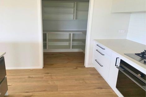 Photo of property in 9 Whata Street, Clarks Beach, 2122