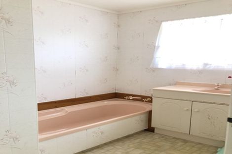 Photo of property in 63 Lynden Avenue, Hillcrest, Auckland, 0627