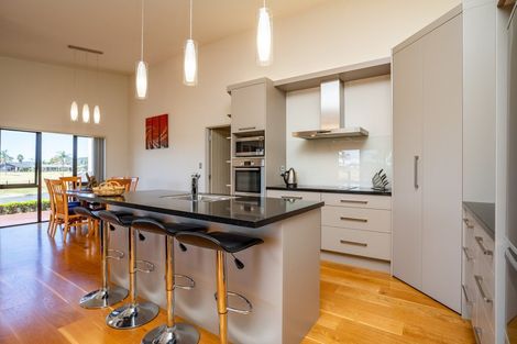 Photo of property in 7 O'farrell Drive, One Tree Point, 0118