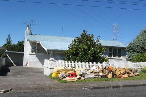 Photo of property in 114 Cobham Crescent, Kelston, Auckland, 0602