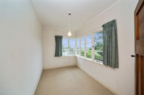 Photo of property in 32 Victoria Road, New Plymouth, 4310