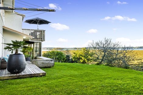 Photo of property in 33 Dawnhaven Drive, Te Atatu Peninsula, Auckland, 0610